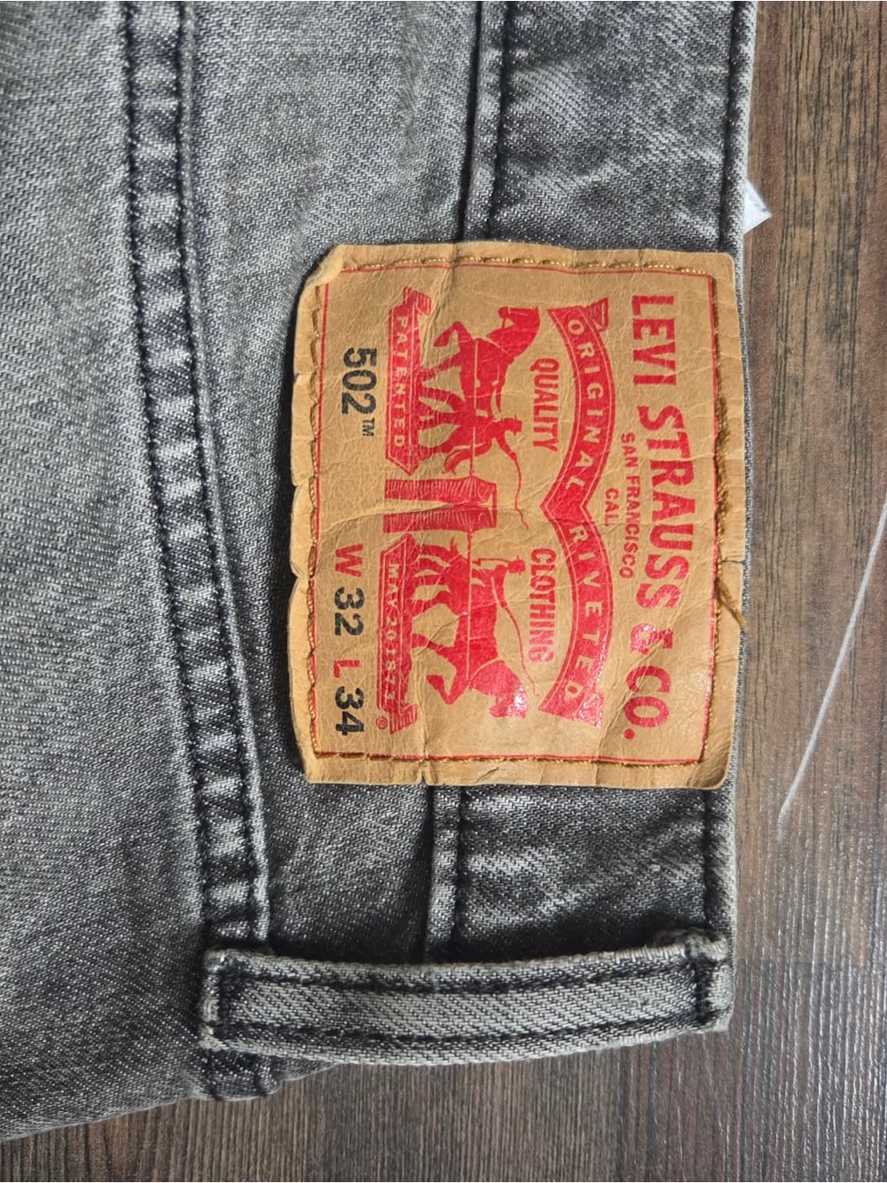 Levi's Slim Fit Jeans in Washed Gray - Picture 3 of 3